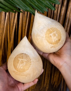 เครื่องแกะสลักมะพร้าวด้วยเลเซอร์แบบกำหนดเองระดับพรีเมี่ยมของแท้ส่งออกและนำเข้าที่มีคุณภาพสูงสามารถปรับแต่งแบรนด์ได้มะพร้าวสดและธรรมชาติ - Product Image 2