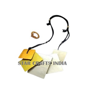 จี้โลหะหรูหราล่าสุดทำด้วยมือที่มีคุณภาพดีที่สุดสร้อยคอโลหะแฟชั่นสวยงามขัดเงาสูงสำหรับผู้หญิงจากอินเดีย - Product Image 1
