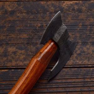 Hache Tomahawk en acier Damas forgée à la main, multifonctionnelle, pour le camping en plein air, avec manche en bois de rose, vente chaude - Product Image 4