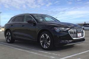 Audi e-tron Quattro Premium Plus 2022 Usado, Doble Motor, Tracción en las Cuatro Ruedas, Equipamiento de Alta Gama, Propiedad de California - Product Image 2