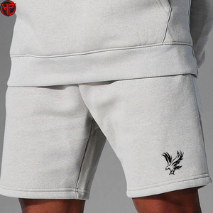 Conjunto de Sudadera Clásica con Pantalones Cortos de Ajuste Cómodo, Perfecto para el Estilo Urbano de Verano, Conjuntos de Sudadera y Pantalones Cortos para Hombre - Product Image 3