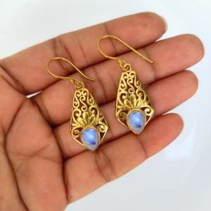 Boucles d'oreilles en laiton plaqué or 18 carats à la mode bohème avec bijoux de mode en pierre de lune pour les fêtes de femmes en gros - Product Image 1