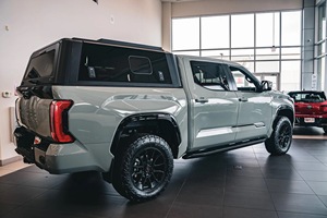 Toyota Tundra Platinum Crew-max 4x4 Estilo Todoterreno 2024 con Paquete TRD - Product Image 5