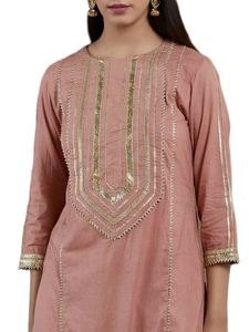 Salwar Kameez en acrylique riche en culture, avec un travail audacieux de Gota Patti, détails élégants et lourds, fil doré, pour les fêtes féminines, Goodshopping - Product Image 5