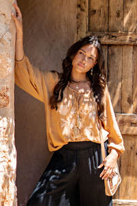 Blusas de Alta Calidad para Mujer al por Mayor, Casuales de Verano con Manga Larga, Encaje, Bordado, Cuello en V, Transpirables, Ecológicas y 100% de Algodón - Product Image 6