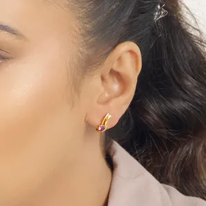 Boucles d'oreilles clous en or 14 carats et diamants - Créoles et Huggies tendance Purple Desire pour mariage, fiançailles et soirée - Product Image 2
