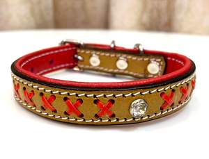 Collar de Perro de Cuero Genuino con Tachuelas, Cómodo y de Alta Calidad, Hecho a Mano, Producción Ética, Personalizable y Moderno - Product Image 4