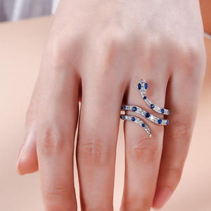 แหวนค็อกเทลรูปงูเงินสเตอร์ลิงเจลิยาประดับด้วยกรงเล็บ - Product Image 5
