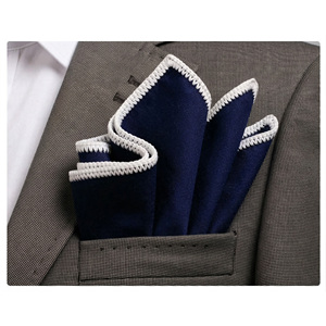 Pañuelo de bolsillo cuadrado de 30x30cm hecho a mano de algodón azul marino y blanco con borde tejido, formal y duradero, para traje, blazer o como pañuelo de mesa. - Product Image 1