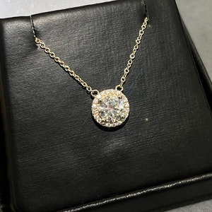 สร้อยคอจี้เพชรทรงโซลิแตร์แบบฮาโล ทองคำแท้ 14k ประดับเพชร VVS ที่ได้รับการรับรองจาก IGI สำหรับผู้หญิง ราคาขายส่ง - Product Image 1