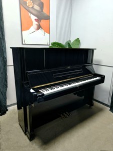Piano droit Yamaha UX2 noir pour musiciens professionnels, d'occasion, fabriqué au Japon, en bois massif, 88 touches, UX UX1 UX2 4226851 - Product Image 1