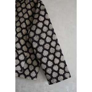 Veste matelassée à boutons en coton tissé à fleurs décontractée pour femmes de qualité supérieure Manches longues Légère Hiver Réversible - Product Image 3