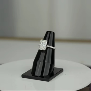 Anillo de diamantes cultivados en laboratorio de lujo 2,30 quilates corte esmeralda VS1 claridad IGI SGL certificado Oro rosa oro plata pedido al por mayor proveedor - Product Image 1