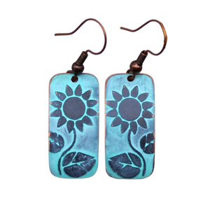 Asie monde bijoux Hong Kong 1950 bijoux Style boucles d'oreilles en laiton martelé coloré boucles d'oreilles Costume longue robe à clapet noir - Product Image 1