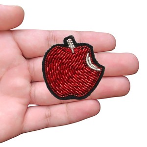 Broche pomme verte faite à la main personnalisée fil de lingot et broderie perlée broche de mode broche de luxe artisanale vêtements et sacs - Product Image 3