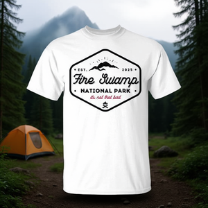 T-Shirt Vintage del Parco Nazionale Fire Swamp per Campeggio ed Escursionismo in Montagna, Abbigliamento Promozionale Premium - Product Image 1