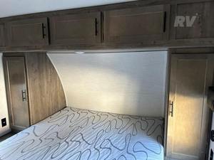 RV F-O-R-E-S-T R-I-V-E-R- VEN-G-E-A-N-CE ROGUE 26VKS USADO EN BUEN ESTADO, MODELO 2022, 36 PIES, 2000 KG DE CARGA ÚTIL, EN VENTA - Product Image 2