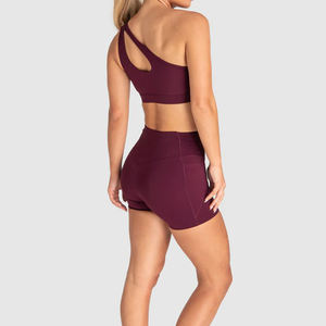 Ensemble de soutien-gorge de sport à une épaule avec short à coutures intégrées, à séchage rapide et respirant - Product Image 2