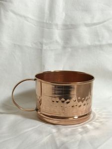 Tasses à Moscow Mule en cuivre avec intérieur lisse offrant une expérience de boisson confortable pour les cocktails servis avec élégance - Product Image 6