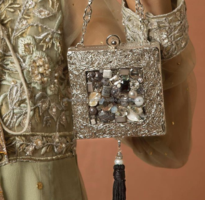 L'élégante pochette en nacre brille lors de votre prochain événement avec une luxueuse pochette en nacre pour la mode féminine - Product Image 3