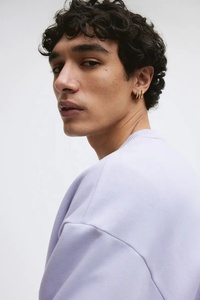 เสื้อสเวตเตอร์คอกลมโอเวอร์ไซส์ สกรีนโลโก้ได้ตามสั่ง ขายส่ง น้ำหนักปานกลาง ผ้าฝ้าย 100% สำหรับฤดูหนาว สวมใส่สบายๆ และสไตล์คนเมือง - Product Image 4