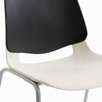 Chaise de conférence moderne pour auditorium, salle de classe et réunion, avec dossier ergonomique, structure métallique et assise et dossier en plastique