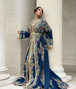การออกแบบที่ทันสมัยของ caftan กองทัพเรือที่มีผ้าคลุมหน้าและเส้นทางกับลูกปัดแก้วคริสตัลประดับประดาหนัก, หิน, dabka ทำงานสำหรับงานแต่งงาน = 2024 - Product Image 1