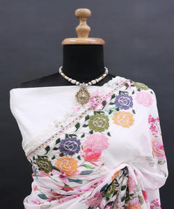 Très belle tenue de festival en coton imprimé Saree avec chemisier Pièce Indienne Femme Porter Sari Bas Prix Vente en gros Surat ApparelGarment - Product Image 5