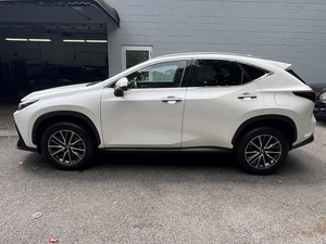 Lexus NX 350 Premium AWD Turbo 2022, cuir, intérieur clair, faible kilométrage, autonomie de 601 à 700 km, batterie de 90 à 110 kWh, prix, stock - Product Image 3
