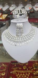 Collier en zirconium plaqué or et plaqué argent pour femmes, bijoux de fête et de mariage prêts à être expédiés DDP en France, Europe, États-Unis et Émirats arabes unis - Product Image 4