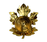 Petite lampe Diya ronde en fer plaqué or avec cristal, pour huile Akhand Jyoti, idéale pour la décoration intérieure, les activités religieuses et comme cadeau de remerciement.