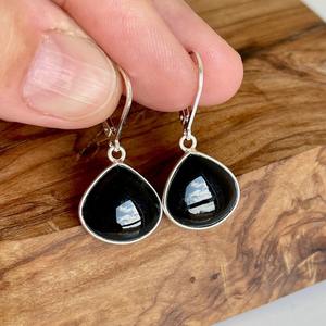 Pendientes de Ónix Negro Jet en Forma de Lágrima, con Bisel Facetado, Estilo Boho Chic, 18 mm, Cierre de Palanca, Plata de Ley 925, Diseño Misterioso - Product Image 3