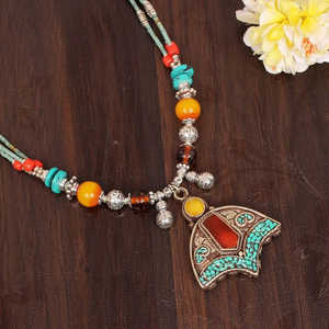 Collar de cadena fina de estilo nepalí con piedras preciosas de cornalina china de coral turquesa natural - Product Image 1