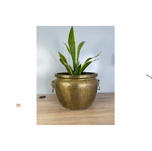 Jardinière décorative en aluminium avec une surface métallique polie pour intérieurs de jardin classiques et modernes - Product Image 1