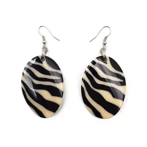 ต่างหูเรซินอีพ็อกซี่สุดหรูสำหรับผู้หญิงดีไซน์ทันสมัยพร้อมรูปแบบศิลปะลายดอกไม้สำหรับเครื่องประดับสไตล์รัก - Product Image 2