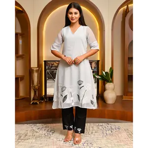 Ensemble Kurta formel pour femmes Daisy Gray, longueur cheville, floral, écologique, vêtements ethniques contemporains, tenue de fête, boutique - Product Image 4