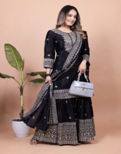 नए डिजाइनर कढ़ाई किए गए चियन शार्ारा सूट के साथ नए डिजाइनर कढ़ाई काम के साथ पूरे स्टिच