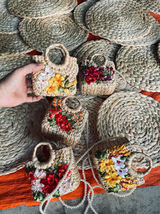 Fourre-tout en jacinthe d'eau en paille naturelle: jacinthe d'eau vietnamienne faite à la main, adaptée aux voyages d'été et aux accessoires de pique-nique souhaités - Product Image 3