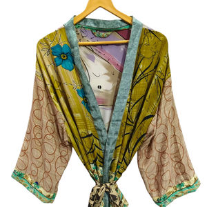 เสื้อคลุมเจ้าสาวน้ำหนักเบาชุดคลุมผ้าไหมสำหรับผู้หญิงชุดนอนเสื้อคลุมยาวพิมพ์ลายดอกไม้อินเดียชุดกิโมโนผ้าไหมส่าหรีรีไซเคิลวินเทจ - Product Image 1