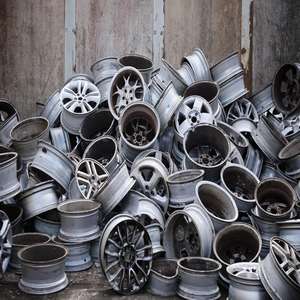 Chatarra de Ruedas de Aleación 6063 de Calidad Premium, 99.9% de Contenido de Aluminio, Color Blanco Plateado, para la Industria Tecnológica, Compra al por Mayor, Entrega Rápida, 25 kg, 10 Toneladas MOQ - Product Image 1