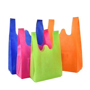 Sacs d'emballage d'épicerie non tissés recyclables respectueux de l'environnement fabriqués au Vietnam thermoscellés achats de qualité avec fond découpé avec logo personnalisé - Product Image 1