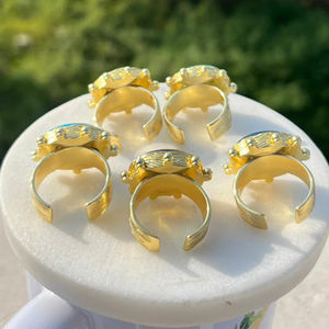 แหวนพลอยเทอร์ควอยซ์สีน้ำเงินทรงคาโบชอง ขายส่ง แหวนทองเหลืองชุบทอง 18k แบบปรับขนาดได้สำหรับผู้หญิง - Product Image 6