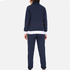 Top Trending Premium Winter Wear Mujer Conjunto de dos piezas personalizable Chándal con cremallera Manga larga Chándales de ajuste regular para mujer - Product Image 3