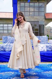 Hermoso traje verde Punjabi Patiala con Dupatta Salwar Kameez Temporada festiva Ropa de fiesta informal Ropa de mujer Precio al por mayor - Product Image 4