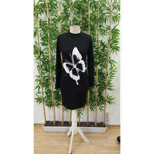 เดรสผ้าวิสโคสแขนยาวคอกลมลายผีเสื้อสำหรับผู้หญิง รุ่น 27791 - สีดำ - Product Image 4