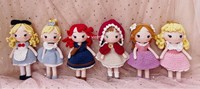 2024 뜨거운 판매 도매 수제 빨간 머리 공주 크로 셰 뜨개질 인형 Amigurumi 인형 수제 크로 셰 뜨개질 인형 아이를위한 최고의 크리스마스 선물