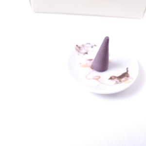 Juego de Conos de Incienso Kosaido Iyashi Neko con Diseño de Primera Nieve, Aromaterapia de Kioto, Japón, Incluye Plato para Incienso para Uso Doméstico - Product Image 6