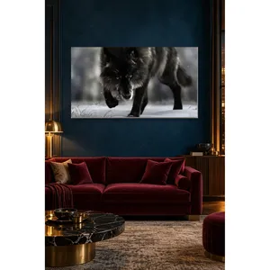 Impression sur toile de Fida Black Wolf traînant à travers la neige - Product Image 4