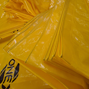 Lona amarilla súper fuerte de 250GSM PE con estilo liso impermeable multiusos estabilizado UV - Product Image 1