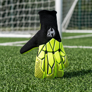 Gants de football gaélique professionnels en latex allemand 4 mm, gants de football protecteurs pour les doigts, respirants, à prix raisonnable - Product Image 4